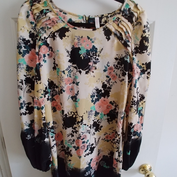 Xhilaration Dresses & Skirts - XHILARATION MULTI COLORED DRESS SMALL BELT